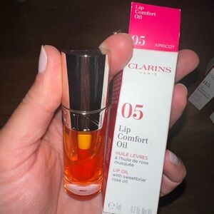 NWT Clarins Lip Comfort Oil - 05 apricot